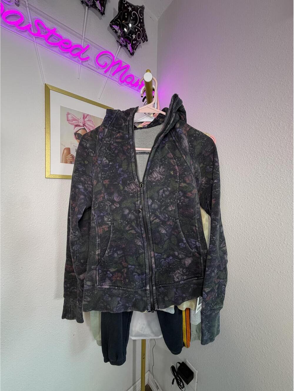 Lululemon Scuba Full-Zip Hoodie Dark Floral - Size 4